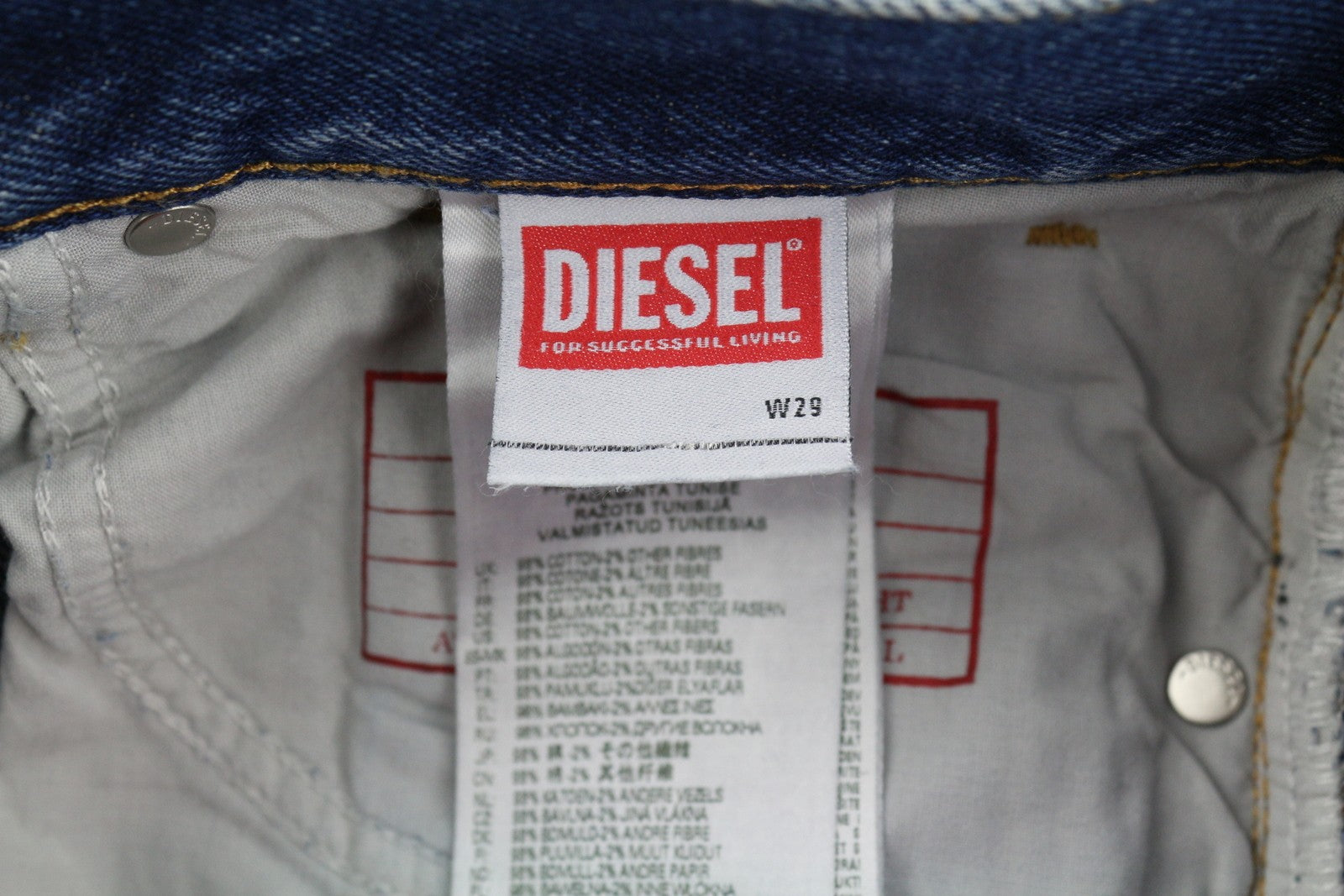 DIESEL 1995 09E02 vyriški džinsai W29/L32 mėlyni, plėšyti, ploni, tiesūs, RRP 375 USD 