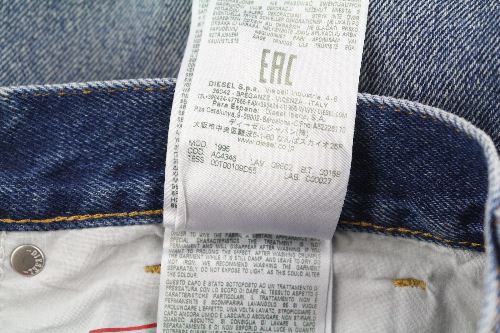DIESEL 1995 09E02 vyriški džinsai W32/L34 mėlyni, plėšyti, ploni, tiesūs, RRP 375 USD