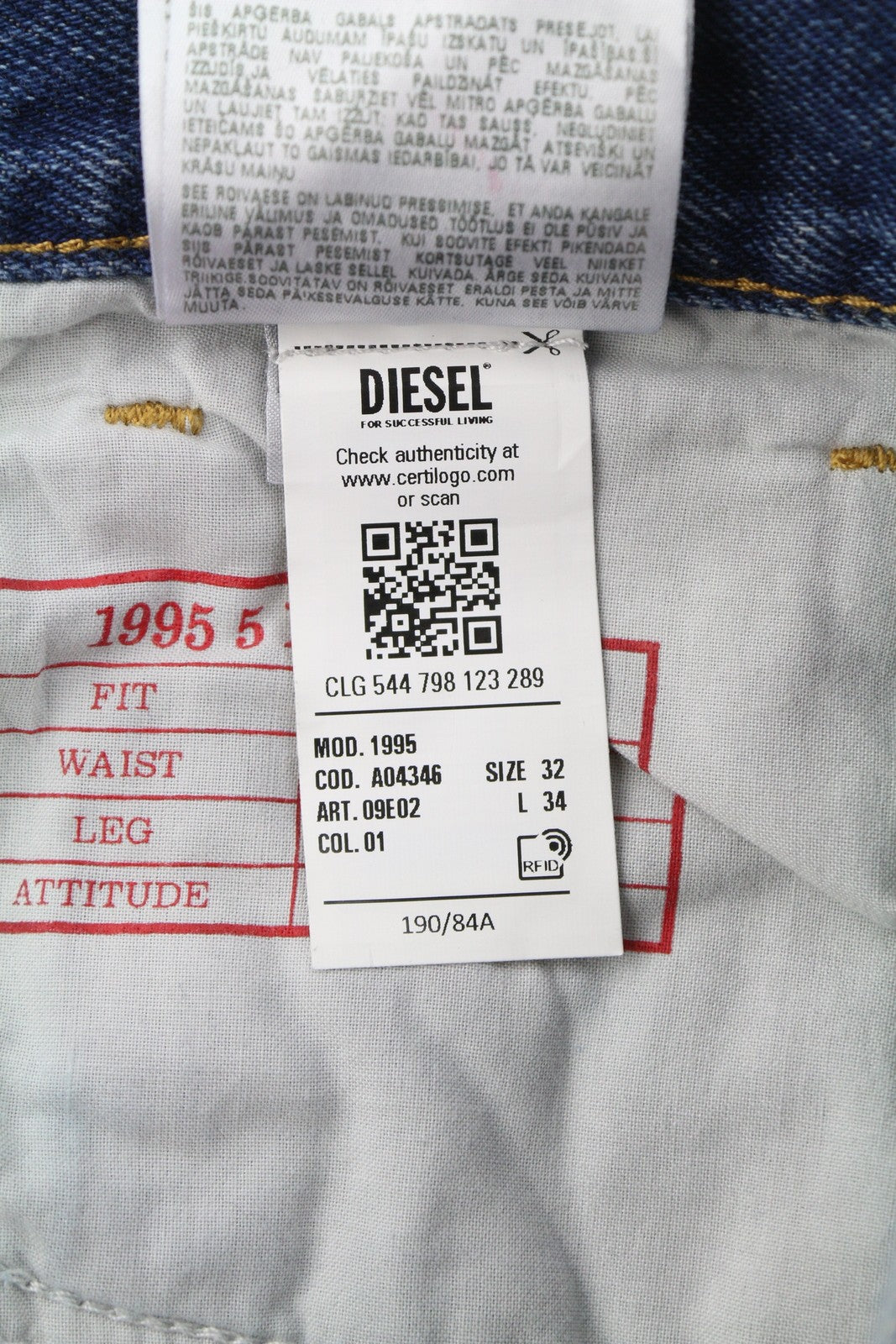 DIESEL 1995 09E02 vyriški džinsai W32/L34 mėlyni, plėšyti, ploni, tiesūs, RRP 375 USD