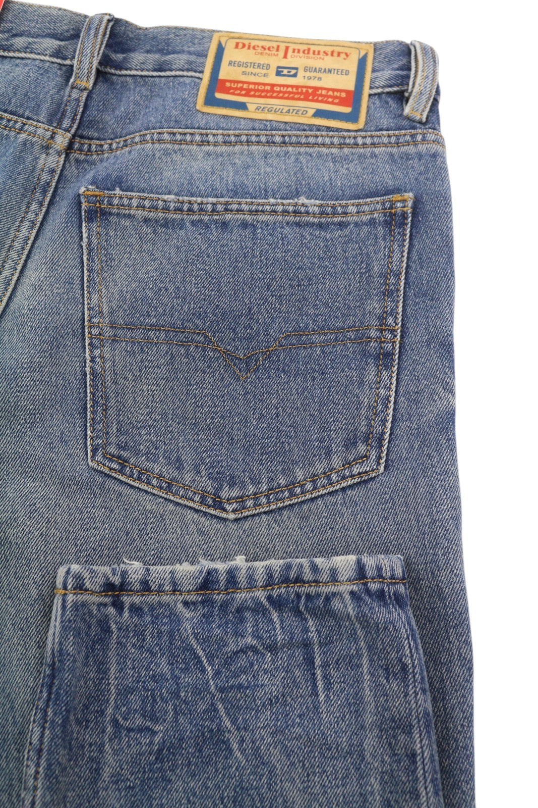 DIESEL 1995 09E02 vyriški džinsai W32/L34 mėlyni, plėšyti, ploni, tiesūs, RRP 375 USD