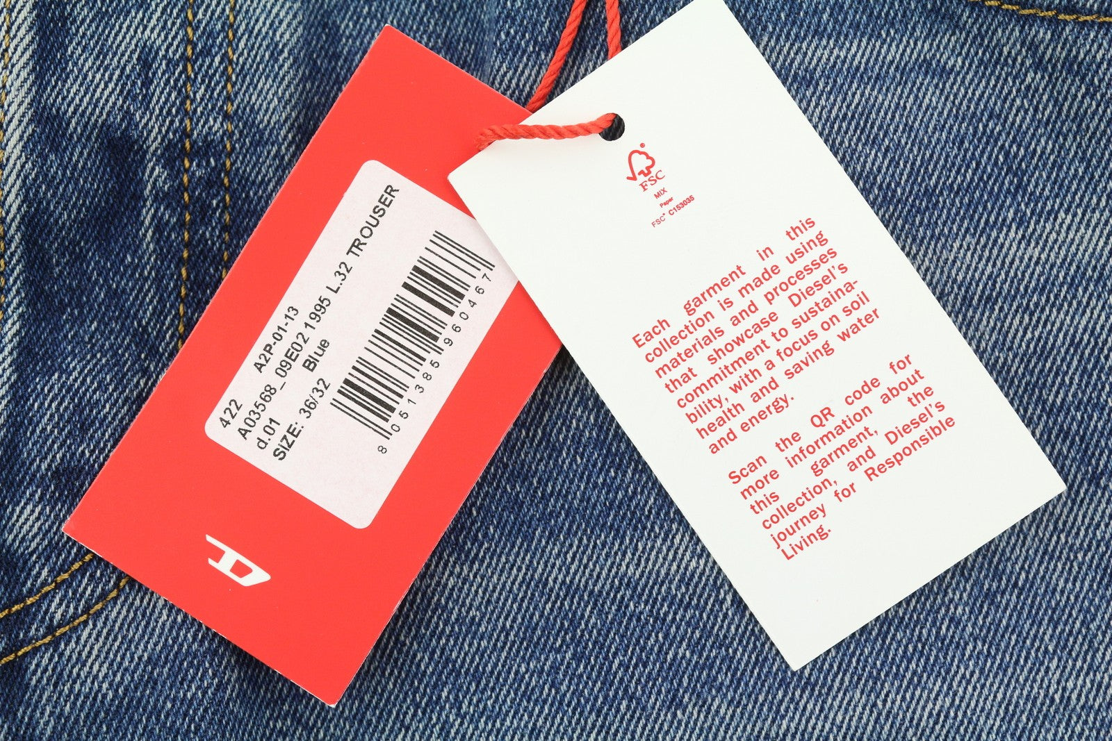 DIESEL 1995 09E02 vyriški džinsai W36/L32 mėlyni, plėšyti, prigludę, ploni. Rekomenduojama kaina – 375 USD. 