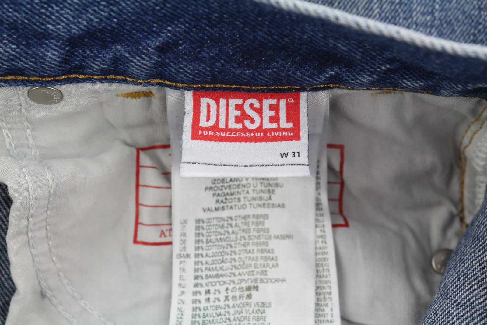 DIESEL 1995 09E02 vyriški džinsai W31/L30 mėlyni, plėšyti, ploni, tiesūs, RRP 375 USD 