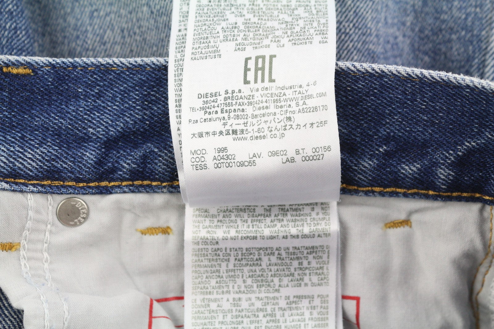 DIESEL 1995 09E02 vyriški džinsai W31/L30 mėlyni, plėšyti, ploni, tiesūs, RRP 375 USD 