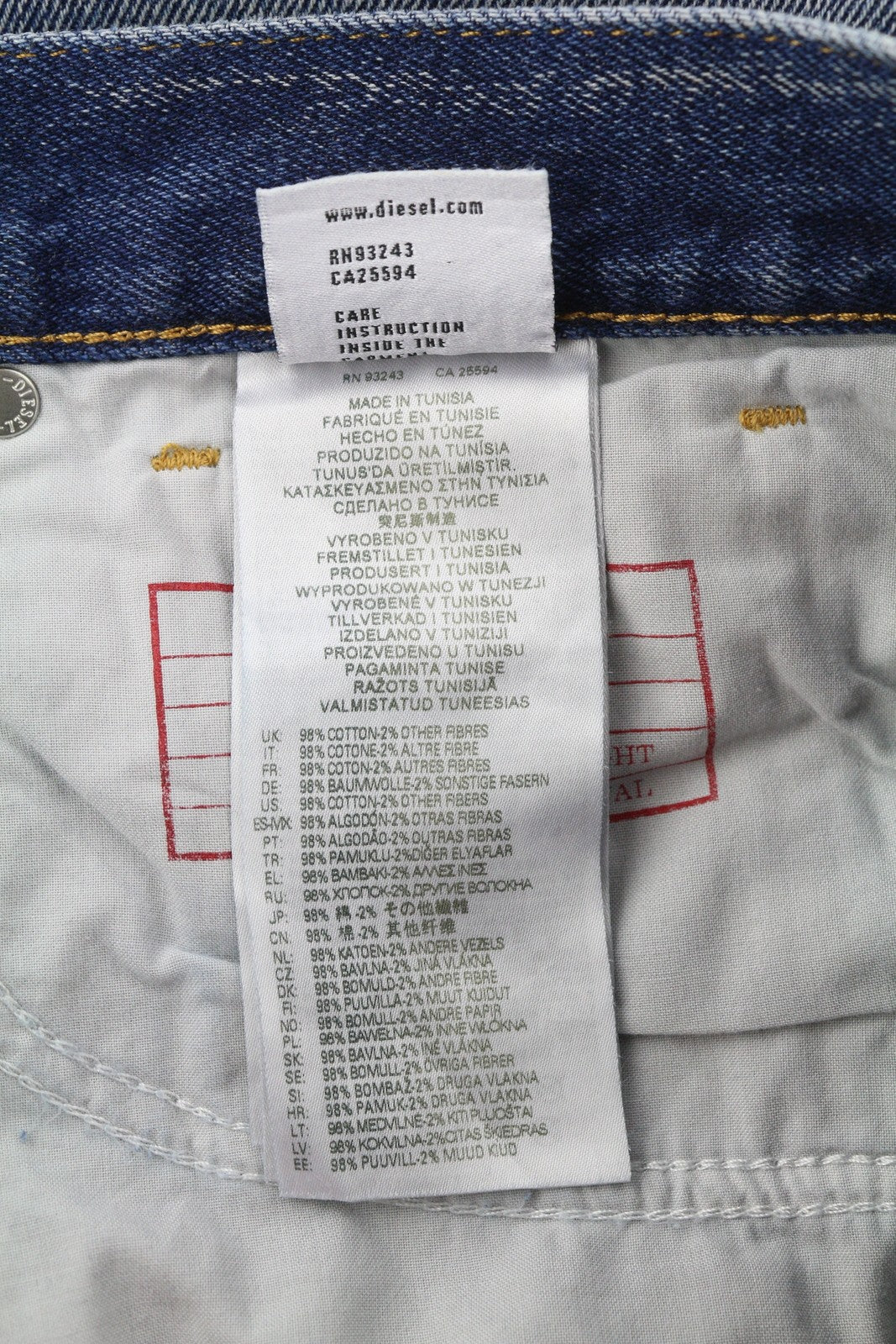 DIESEL 1995 09E02 vyriški džinsai W31/L30 mėlyni, plėšyti, ploni, tiesūs, RRP 375 USD 