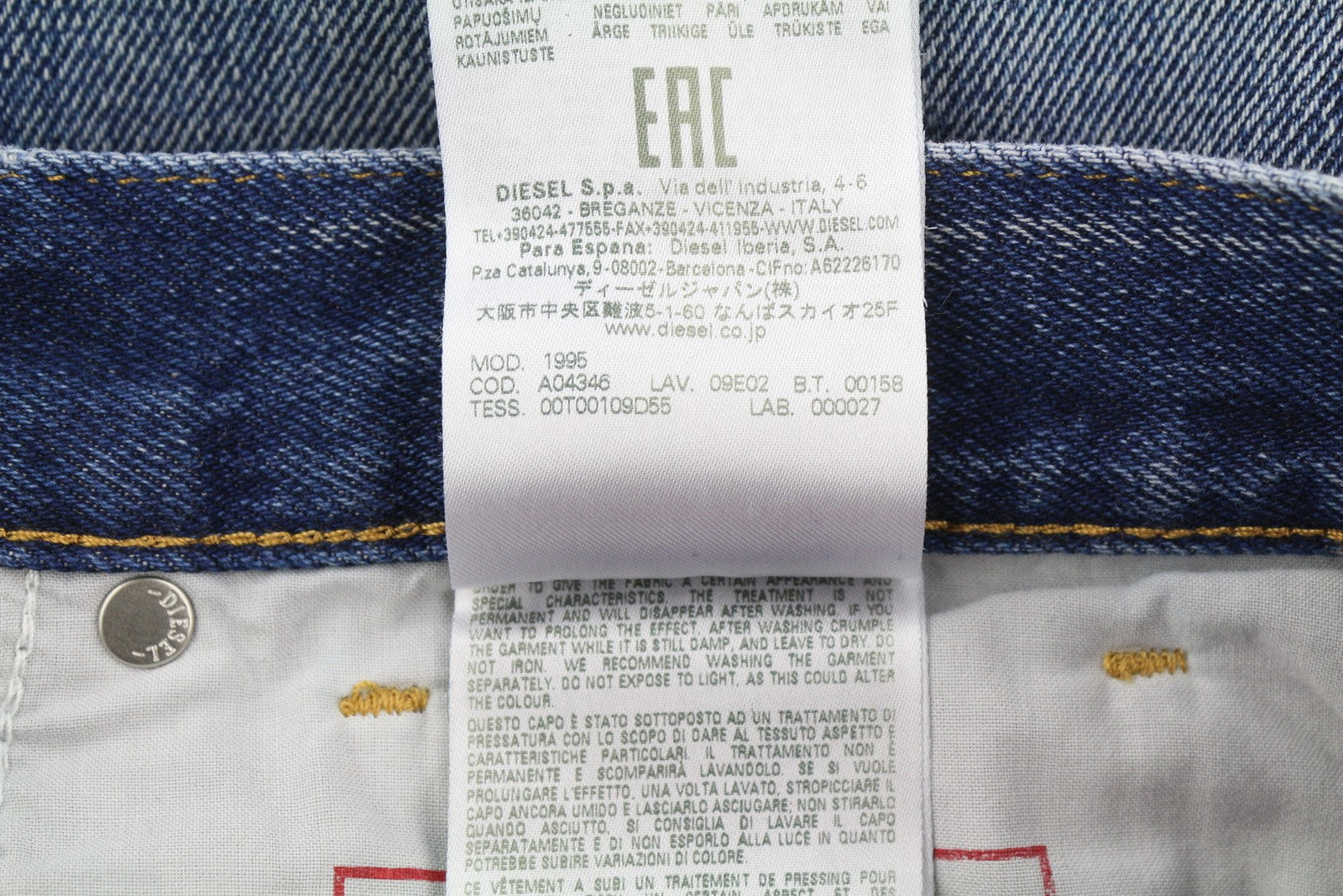 DIESEL 1995 09E02 vyriški džinsai W32/L34 mėlyni, plėšyti, ploni, tiesūs, RRP 375 USD 