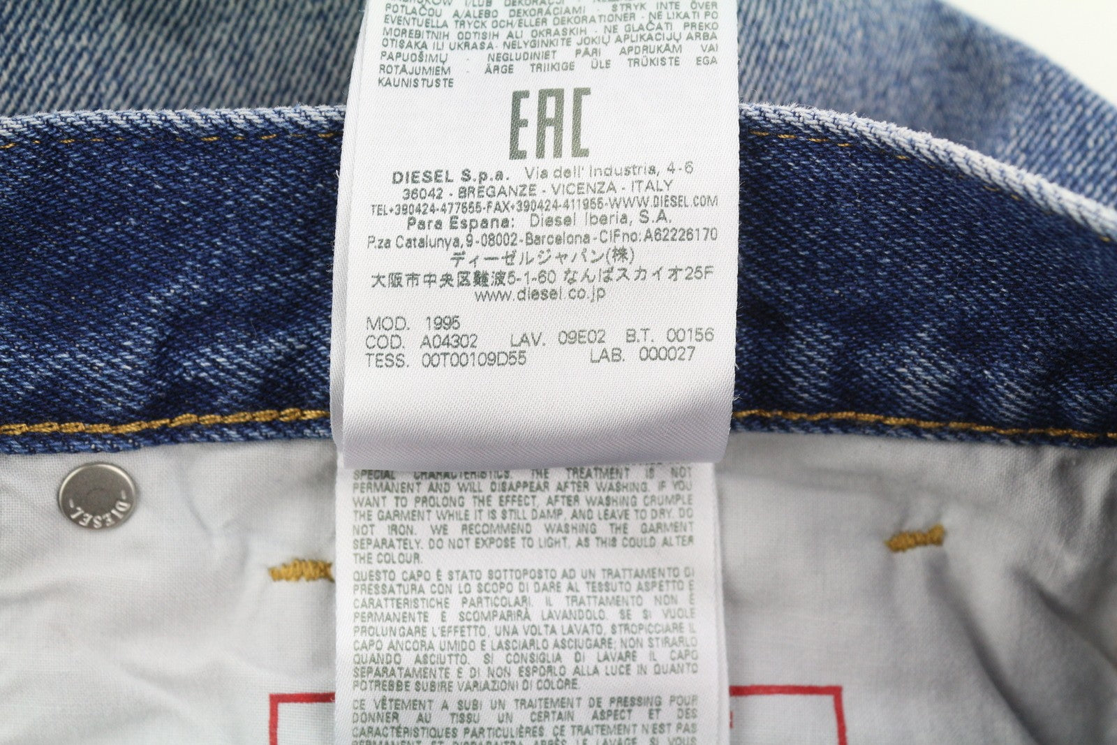 DIESEL 1995 09E02 vyriški džinsai W33/L30 mėlyni, plėšyti, ploni, tiesūs, RRP 375 USD 