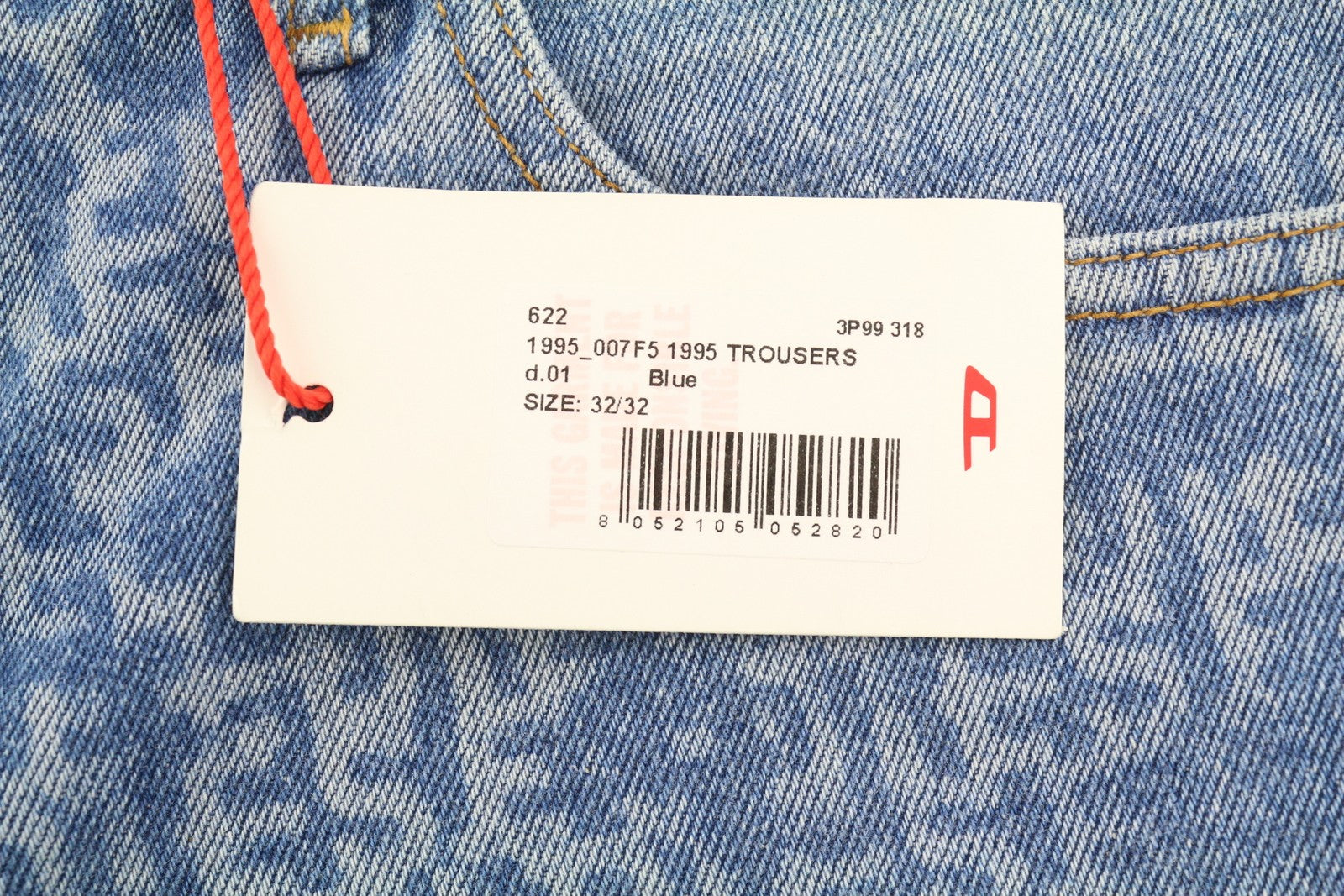 DIESEL 1995 007F5 vyriški džinsai W32/L32 ploni tiesaus kirpimo džinsai su raštuotu užtrauktuku, rekomenduojama kaina – 250 € 