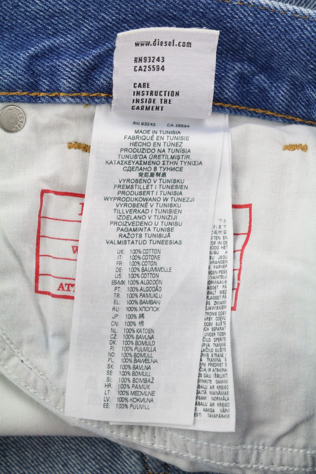 DIESEL 1995 007F5 vyriški džinsai W32/L32 ploni tiesaus kirpimo džinsai su raštuotu užtrauktuku, rekomenduojama kaina – 250 € 