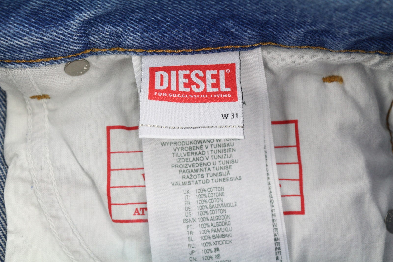 DIESEL 1995 007F5 vyriški džinsai W31/L34, prigludę, tiesaus kirpimo, raštuoti, rekomenduojama mažmeninė kaina – 250 € 