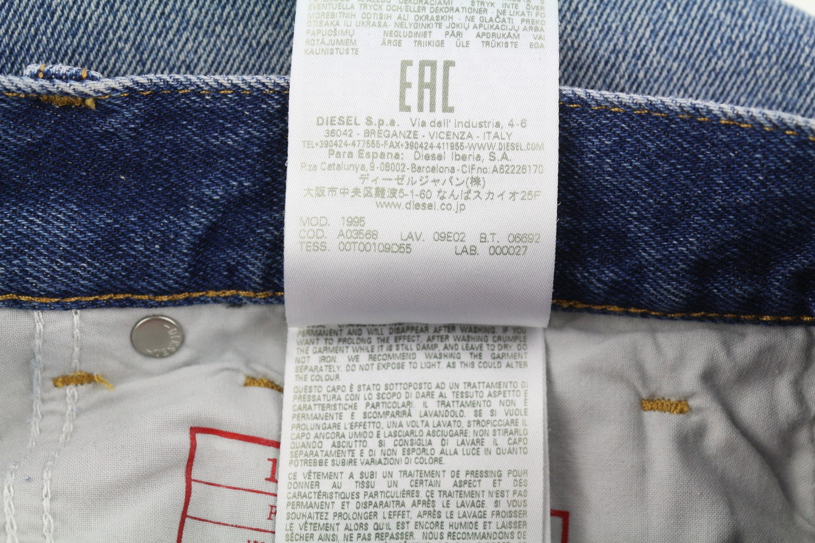 DIESEL 1995 09E02 vyriški džinsai W30/L32 mėlyni, plėšyti, ploni, tiesūs, RRP 375 USD 