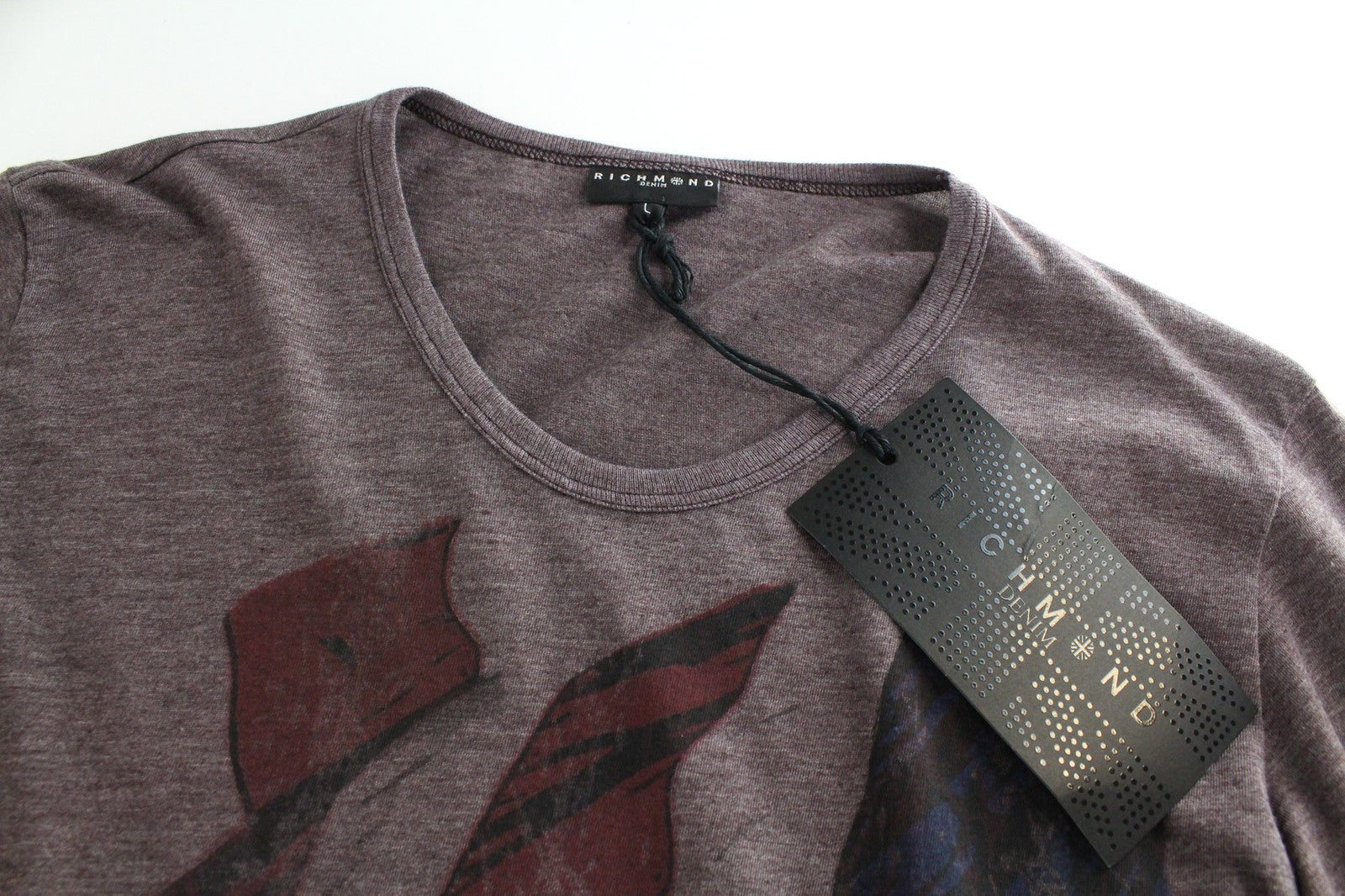 RICHMOND vyriški marškinėliai ilgomis rankovėmis L dydžio su medvilnės mišinio bordo spalvos grafika 