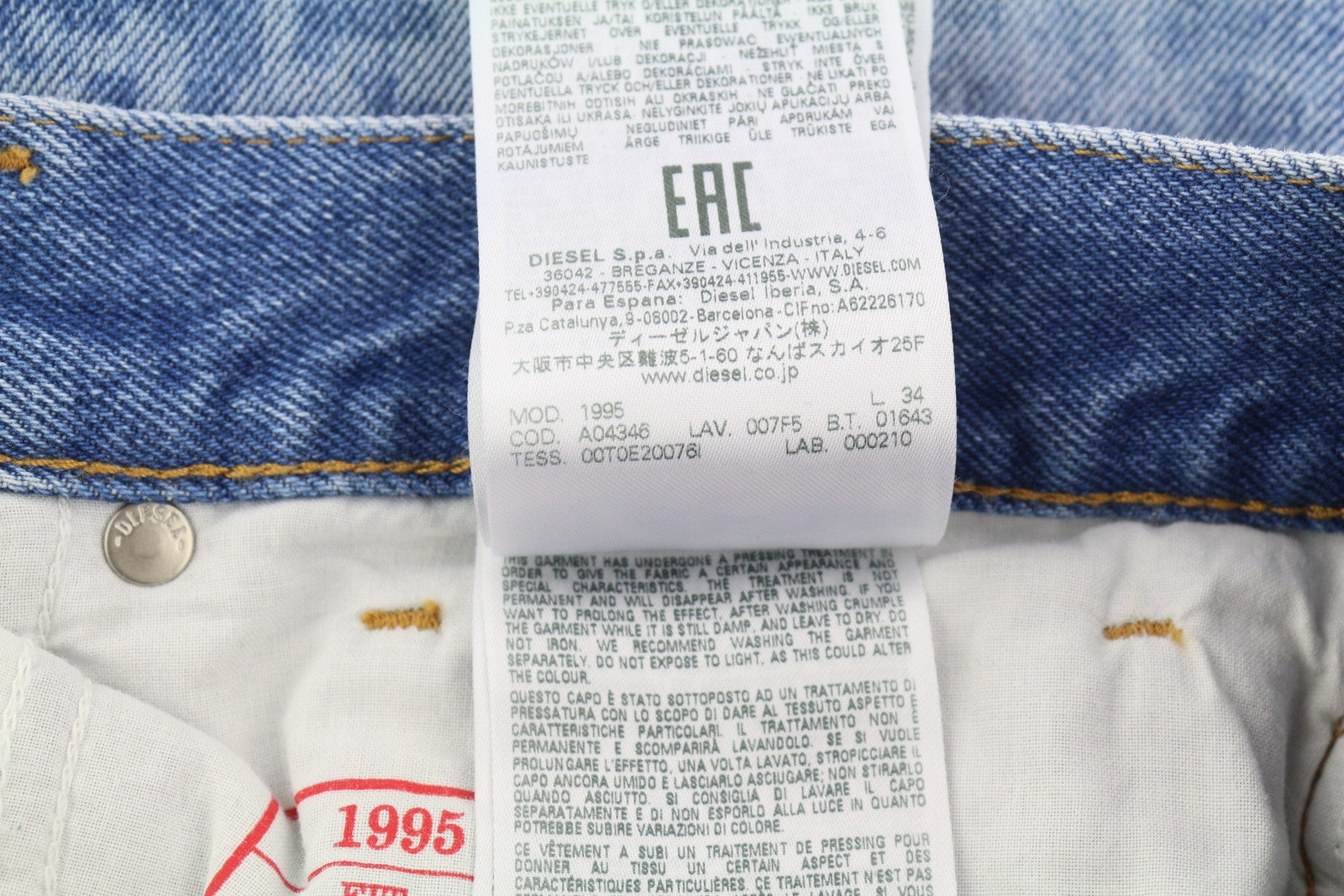 DIESEL 1995 007F5 vyriški džinsai W32/L34, ploni, tiesaus kirpimo, su logotipu ir RRP250