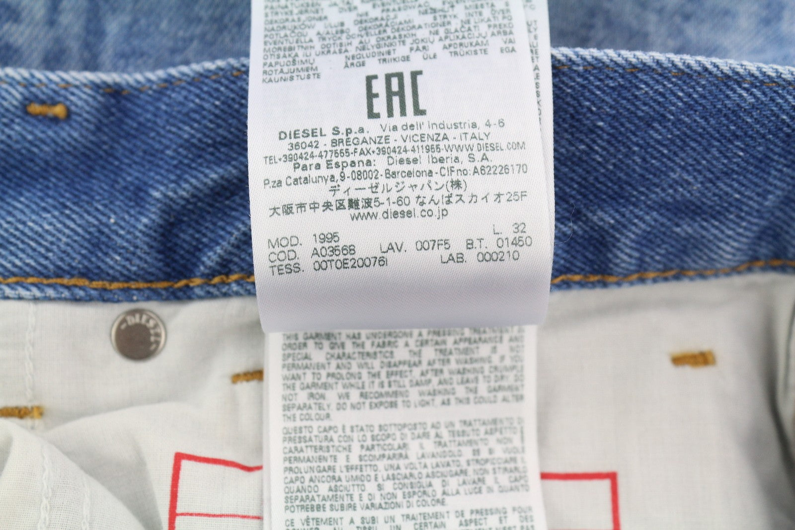 DIESEL 1995 007F5 vyriški džinsai W32/L32 Slim Fit tiesaus kirpimo, su logotipu ir RRP 250 €