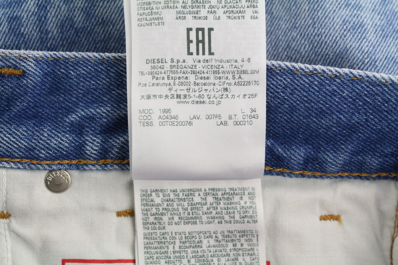 DIESEL 1995 007F5 vyriški džinsai W33/L34, prigludę, tiesaus kirpimo, raštuoti, rekomenduojama mažmeninė kaina – 250 € 