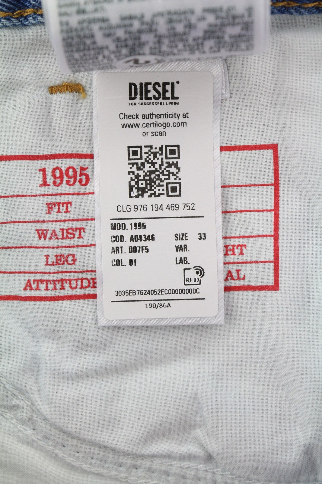 DIESEL 1995 007F5 vyriški džinsai W33/L34, prigludę, tiesaus kirpimo, raštuoti, rekomenduojama mažmeninė kaina – 250 € 