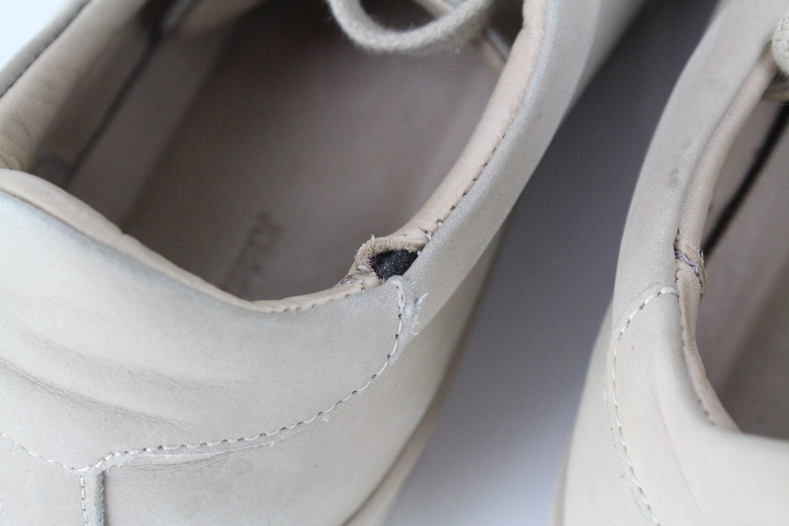 SUITSUPPLY vyriški sportbačiai, EU44, smėlio spalvos, žemakulniai, veršiuko odos, klasikiniai sportbačiai su nėriniuotais kraštais 