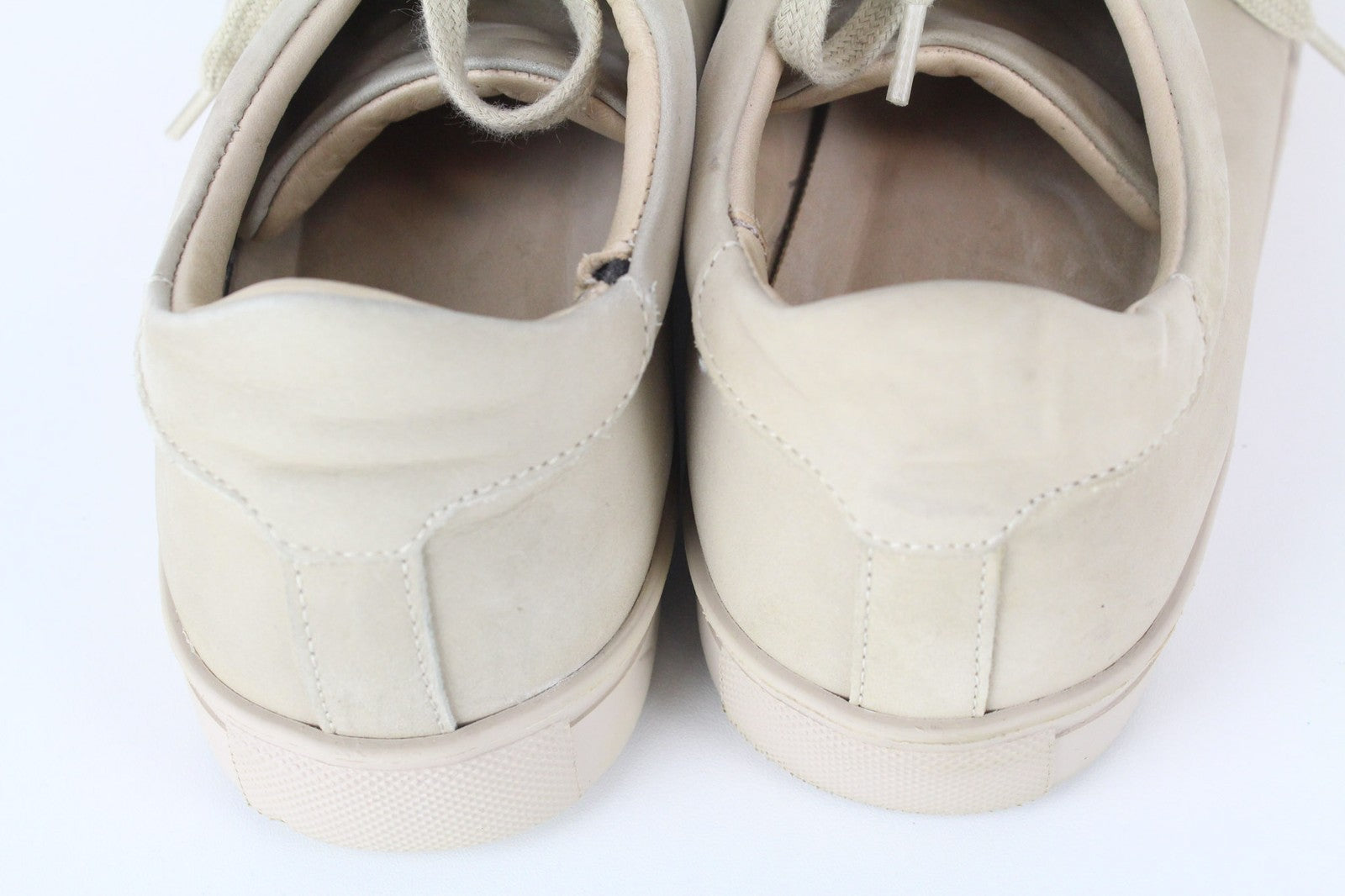 SUITSUPPLY vyriški sportbačiai, EU44, smėlio spalvos, žemakulniai, veršiuko odos, klasikiniai sportbačiai su nėriniuotais kraštais 