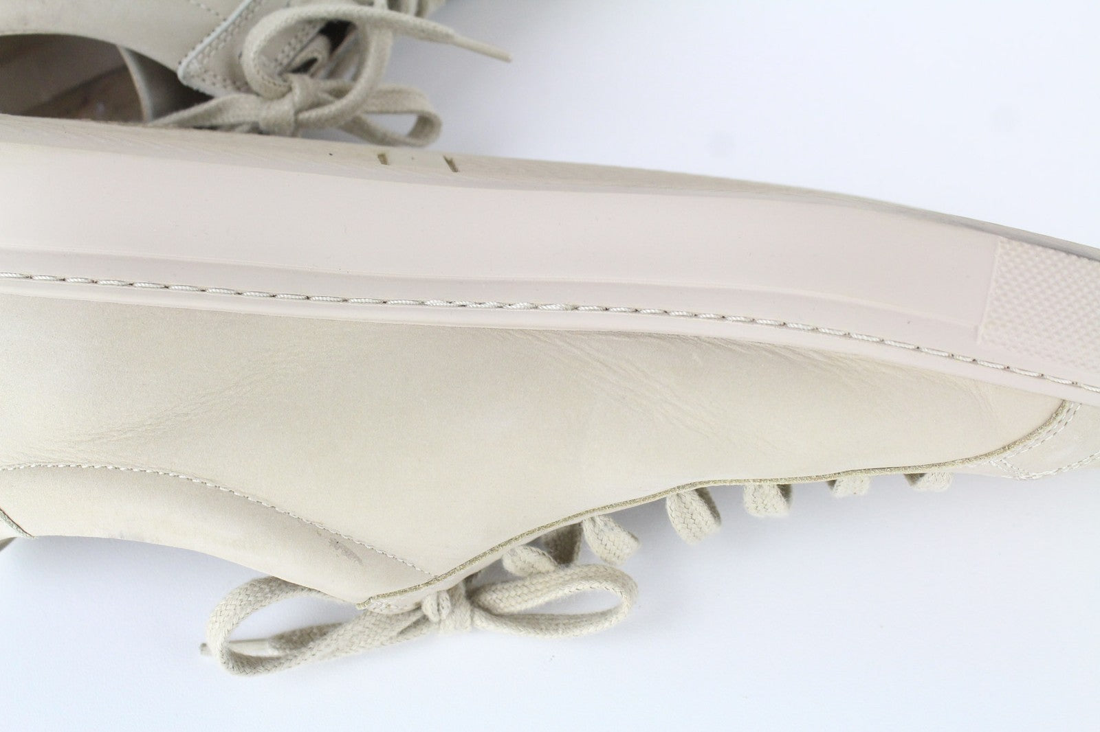 SUITSUPPLY vyriški sportbačiai, EU44, smėlio spalvos, žemakulniai, veršiuko odos, klasikiniai sportbačiai su nėriniuotais kraštais 