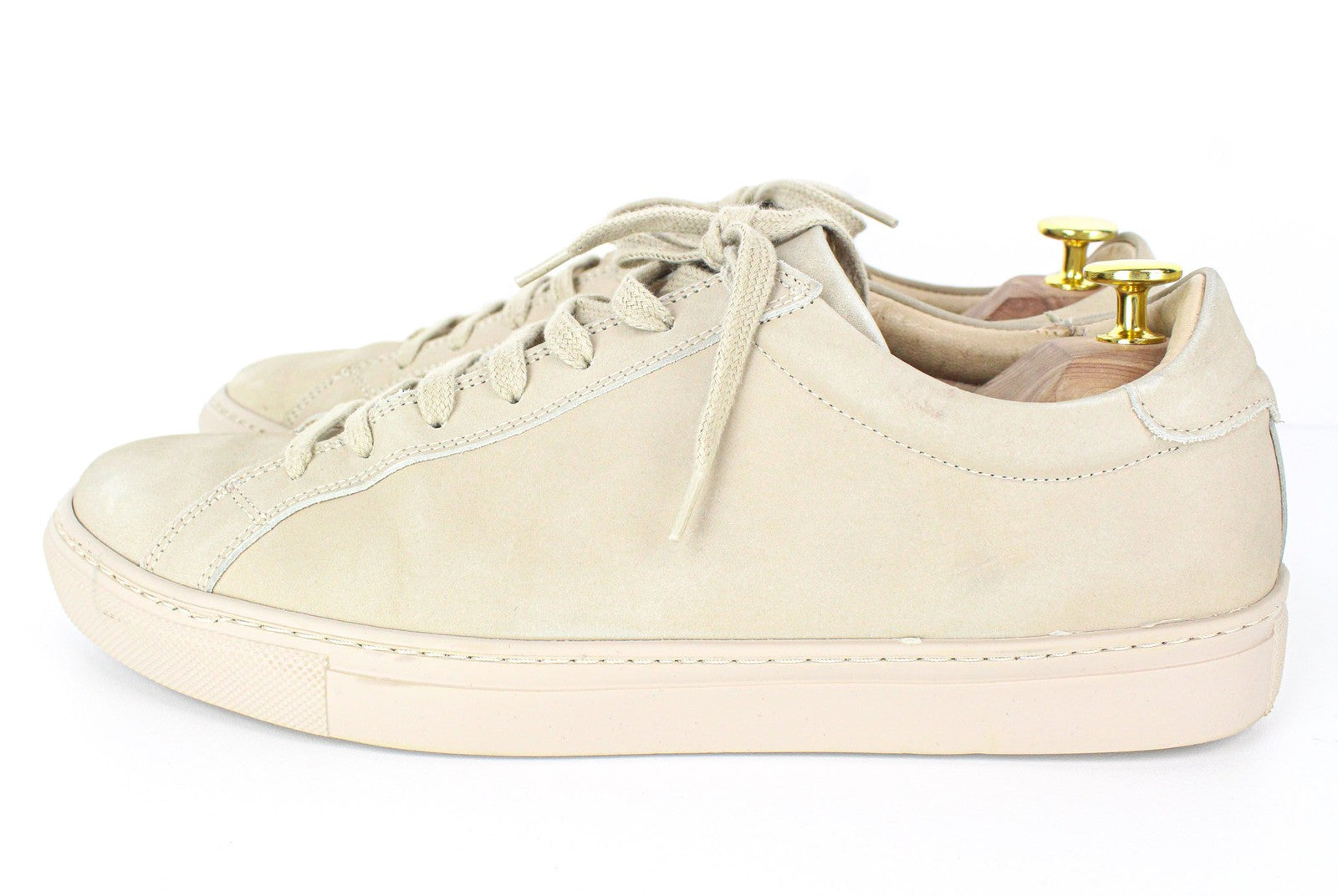 SUITSUPPLY vyriški sportbačiai, EU44, smėlio spalvos, žemakulniai, veršiuko odos, klasikiniai sportbačiai su nėriniuotais kraštais 