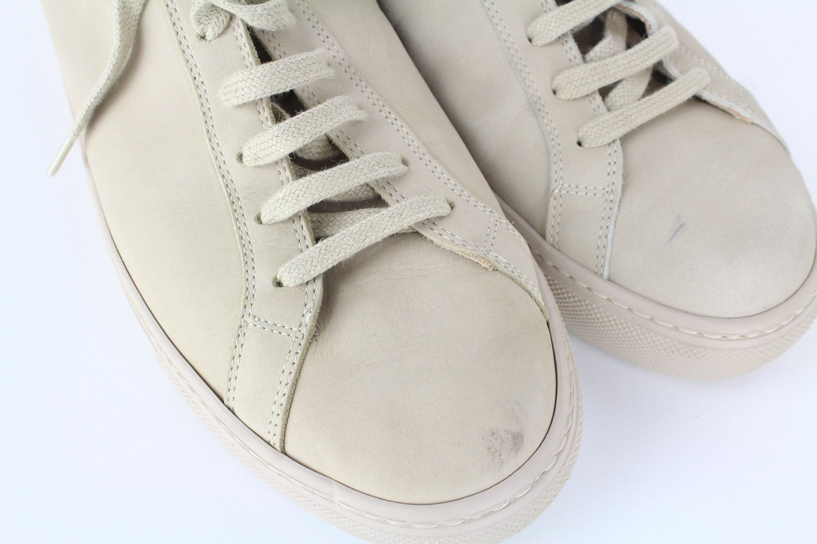 SUITSUPPLY vyriški sportbačiai, EU44, smėlio spalvos, žemakulniai, veršiuko odos, klasikiniai sportbačiai su nėriniuotais kraštais 