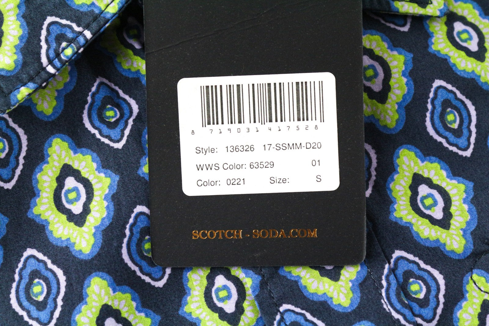 SCOTCH &amp; SODA vyriški marškinėliai su mėlyna medvilnine grafika ir sagomis bei elegantiška apykakle S dydžio