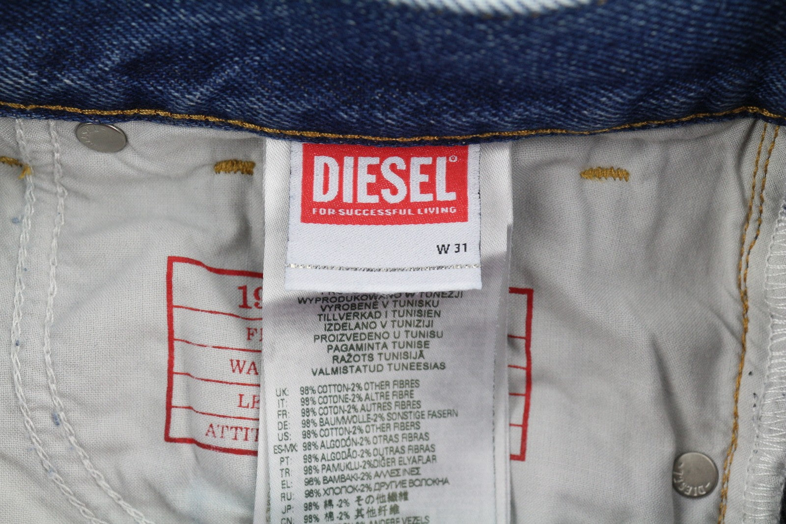 DIESEL 1995 09E02 vyriški džinsai W31/L30 mėlyni, plėšyti, ploni, tiesūs, RRP 375 USD 