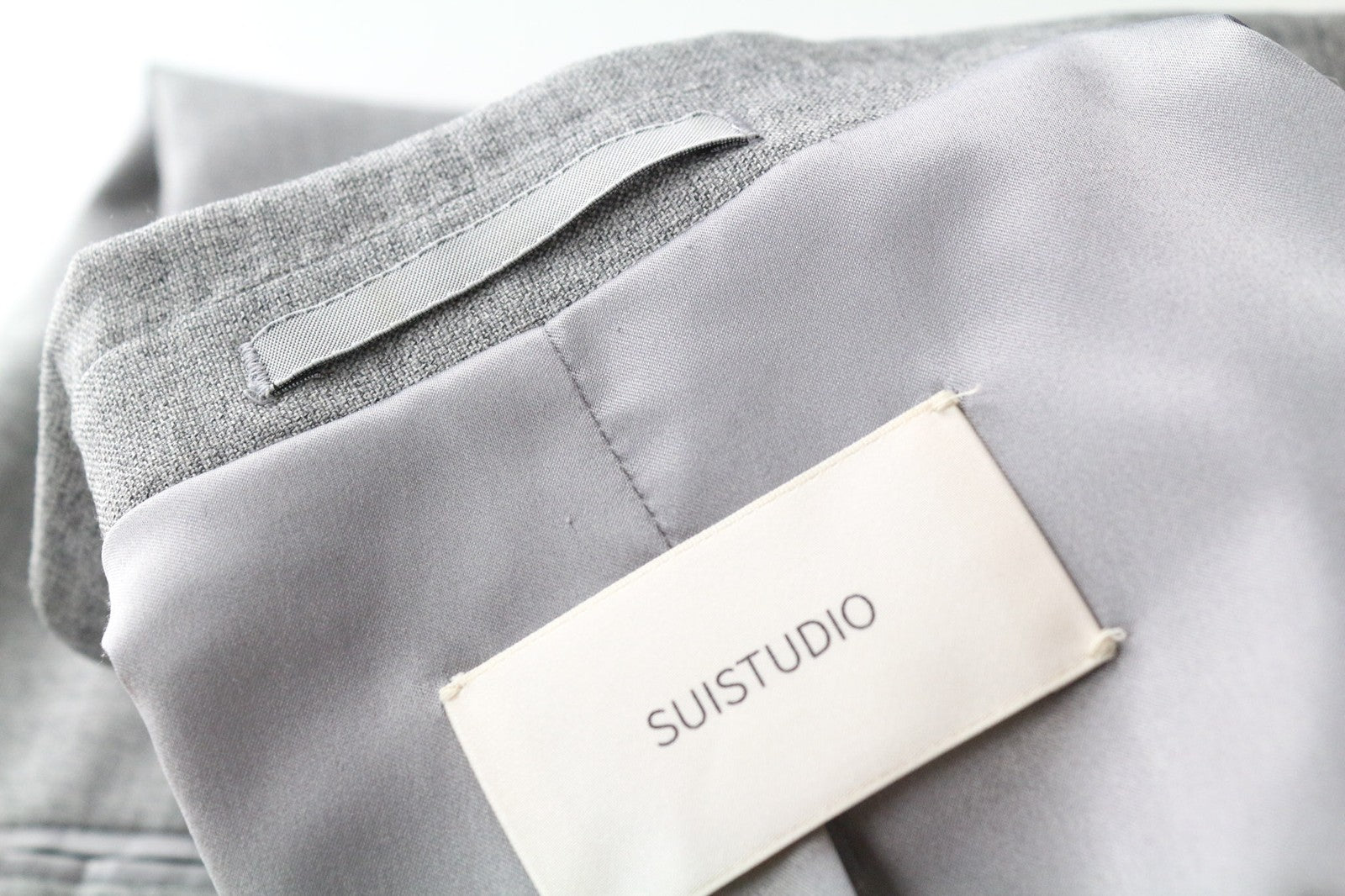 „SUITSUPPLY Cameron“ moteriškas pilkas švarkas su grynos vilnos pamušalu, vieneilis, UK6S dydis 