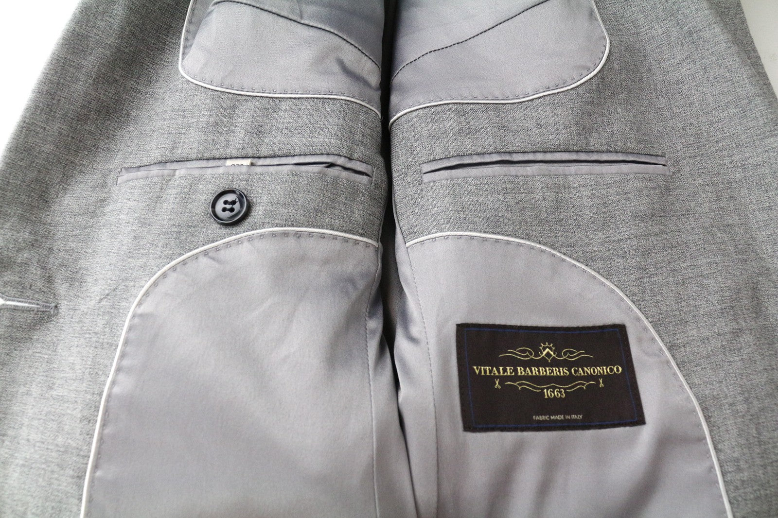 „SUITSUPPLY Cameron“ moteriškas pilkas švarkas su grynos vilnos pamušalu, vieneilis, UK6S dydis 