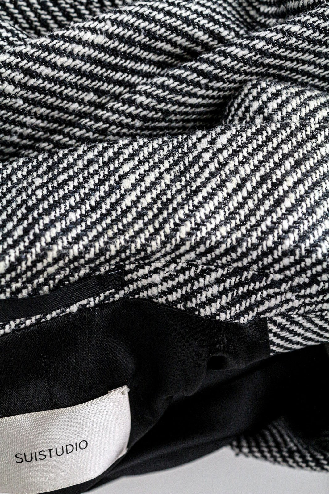 „SUITSUPPLY Olivia“ moteriškas pilkas šilkinis medvilninis raštuotas švarkas su smailiu atvartu (UK8R) 