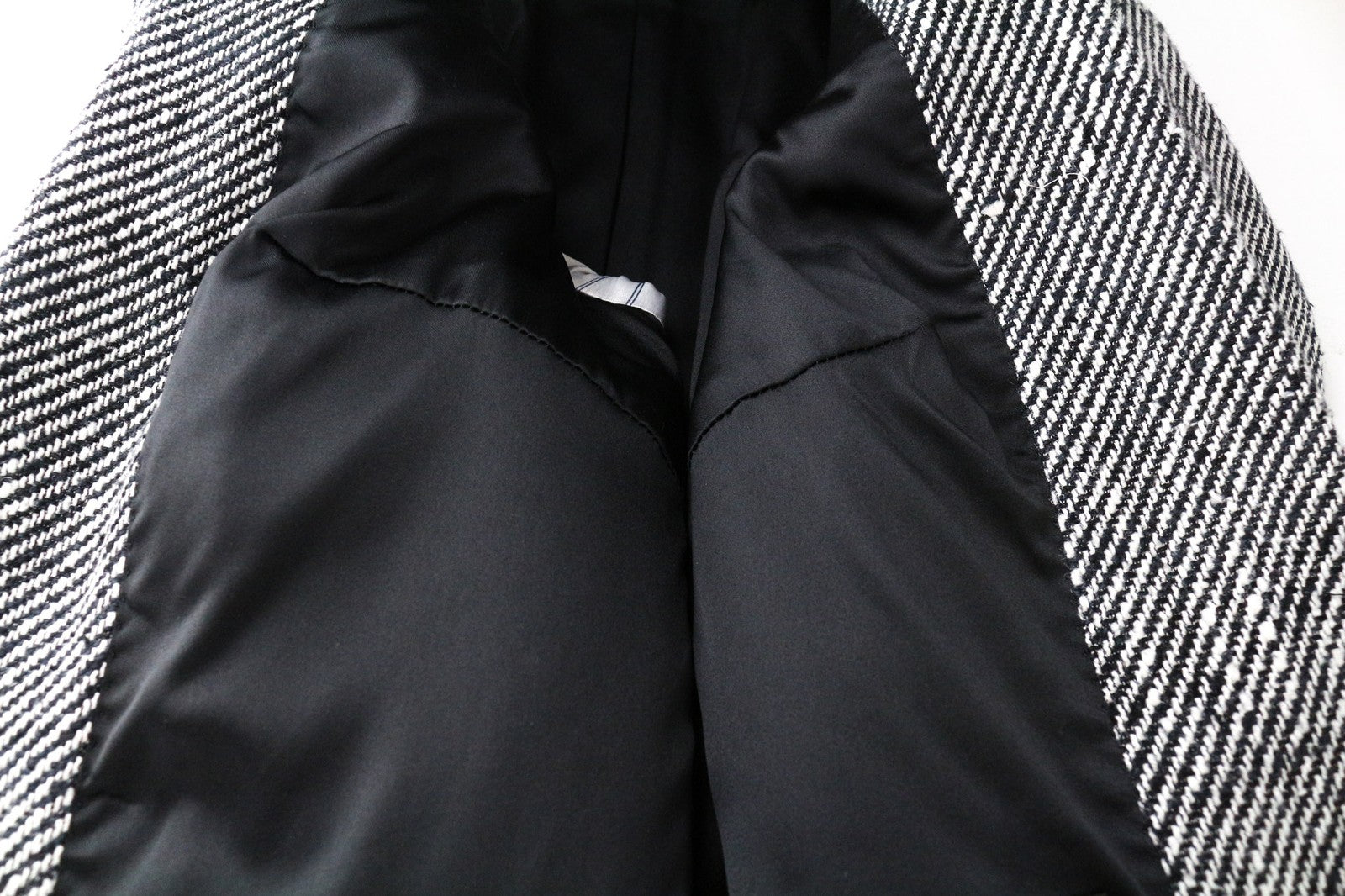 „SUITSUPPLY Olivia“ moteriškas pilkas šilkinis medvilninis raštuotas švarkas su smailiu atvartu (UK8R) 