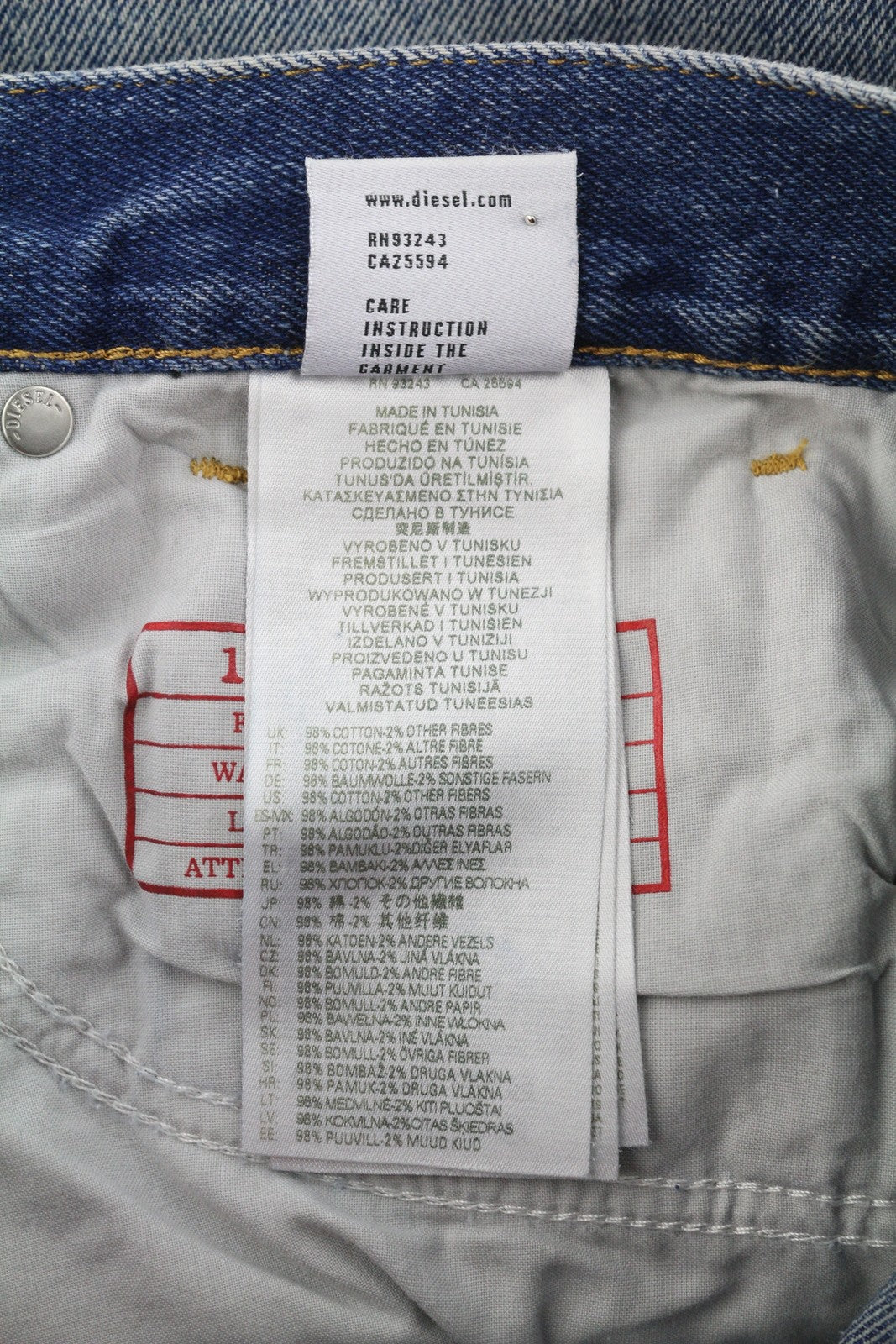 DIESEL 1995 09E02 vyriški džinsai W31/L32 mėlyni, plėšyti, ploni, tiesūs, RRP 375 USD 