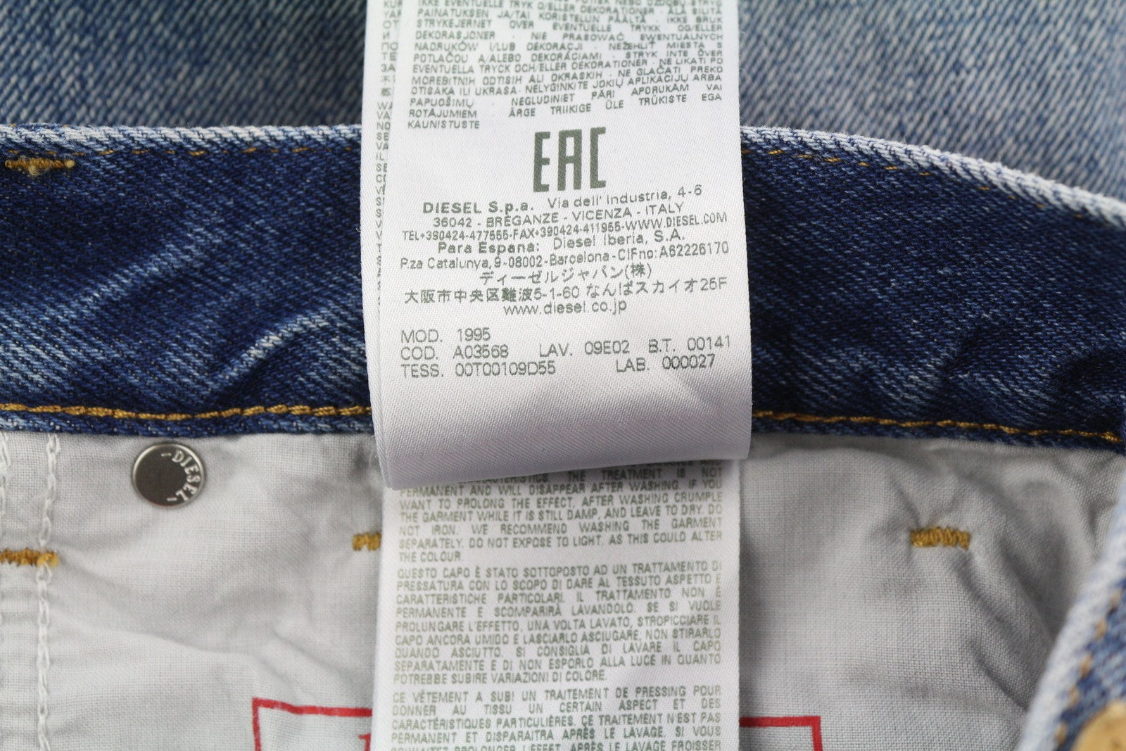 DIESEL 1995 09E02 vyriški džinsai W30/L32 mėlyni, plėšyti, ploni, tiesūs, RRP 375 USD 