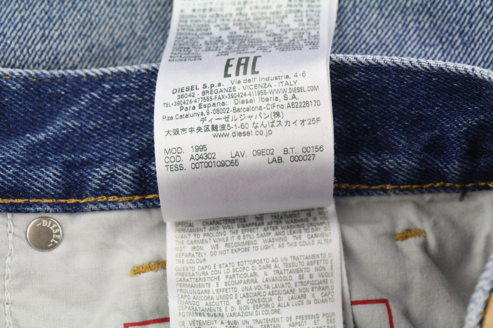 DIESEL 1995 09E02 vyriški džinsai W31/L30 mėlyni, plėšyti, ploni, tiesūs, RRP 375 USD 