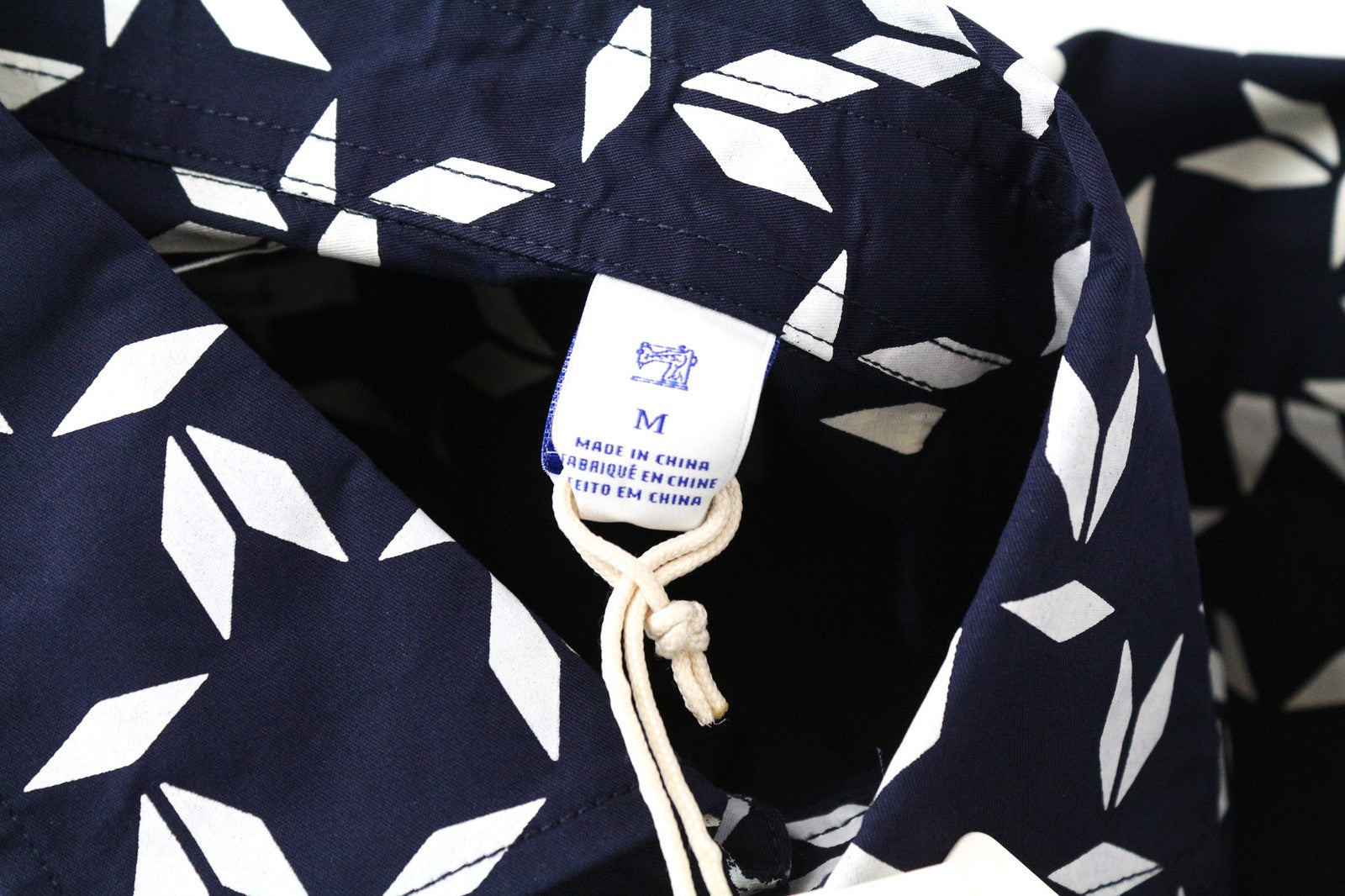 SCOTCH &amp; SODA vyriški M dydžio jūrų geometrinio rašto tamprūs medvilnės mišinio ploni marškinėliai 