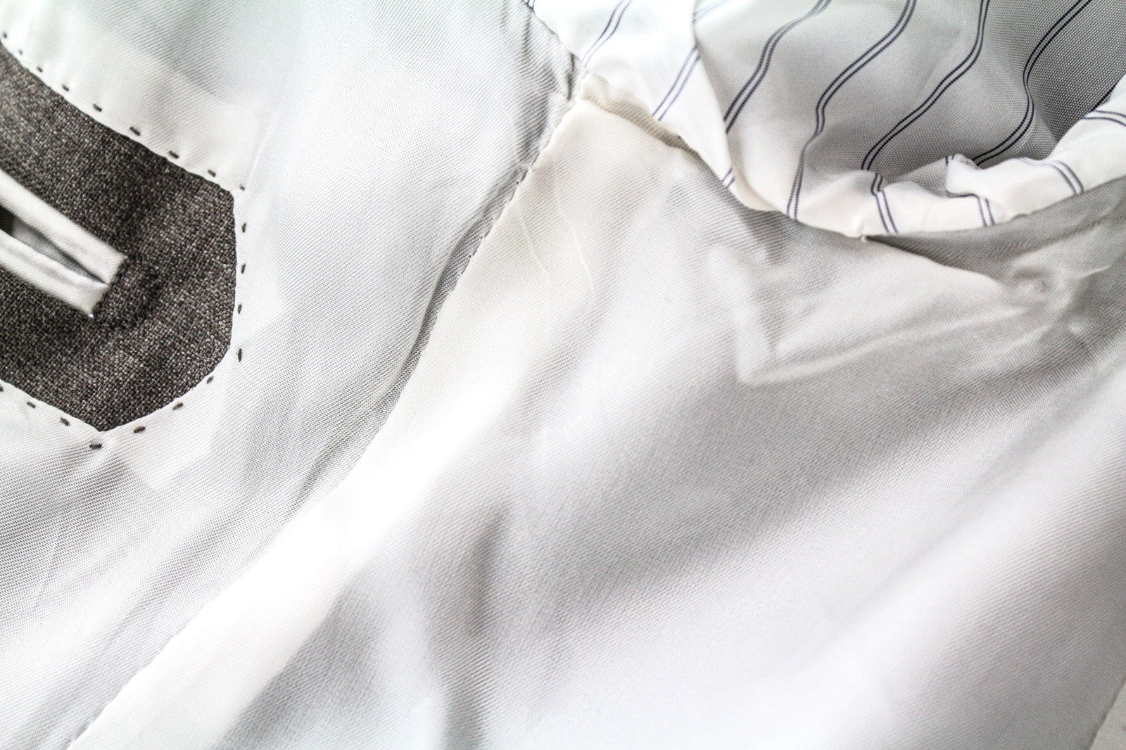 „SUITSUPPLY Lazio“ vyriški rudi, ploni, vieneiliai marškinėliai su grynos vilnos pamušalu, UK44R, dydžiai 