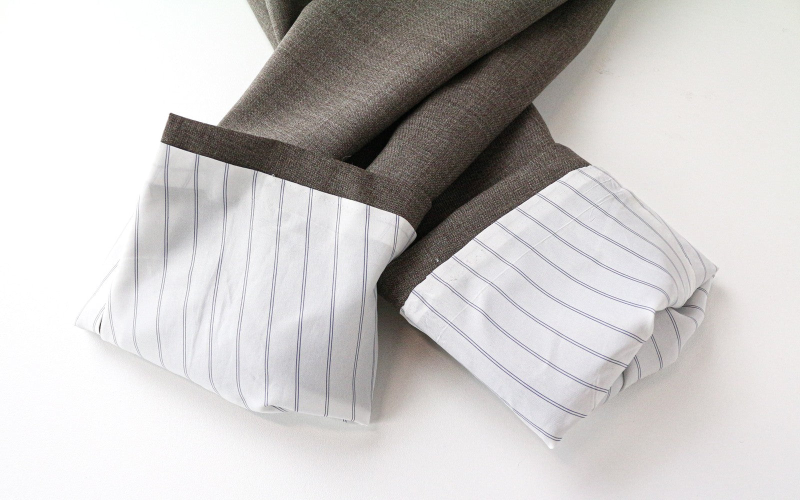 „SUITSUPPLY Lazio“ vyriški rudi, ploni, vieneiliai marškinėliai su grynos vilnos pamušalu, UK44R, dydžiai 