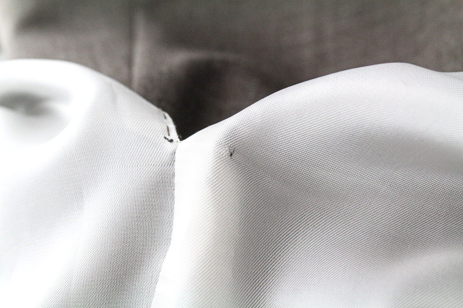 „SUITSUPPLY Lazio“ vyriški rudi, ploni, vieneiliai marškinėliai su grynos vilnos pamušalu, UK44R, dydžiai 