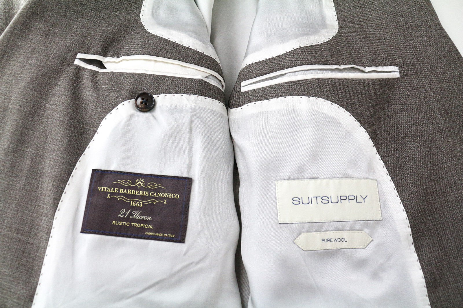 „SUITSUPPLY Lazio“ vyriški rudi, ploni, vieneiliai marškinėliai su grynos vilnos pamušalu, UK44R, dydžiai 