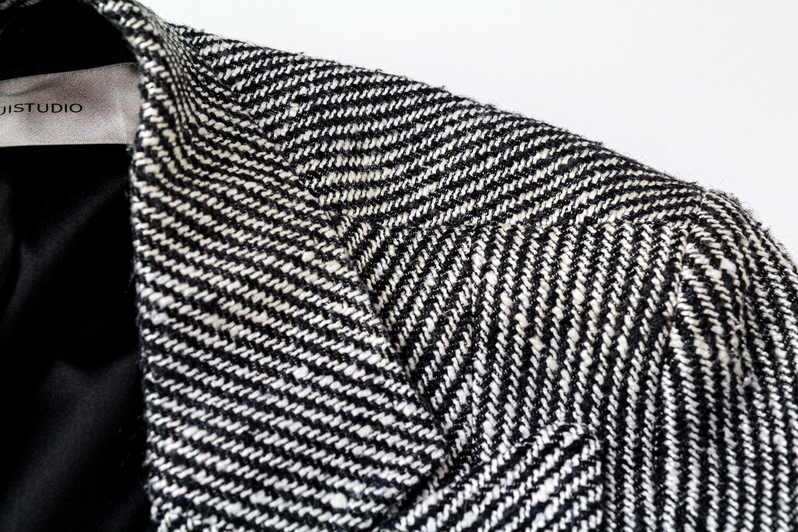 „SUITSUPPLY Olivia“ moteriškas pilkas šilkinis medvilninis švarkas su vieneiliu raštu, UK10R dydis 