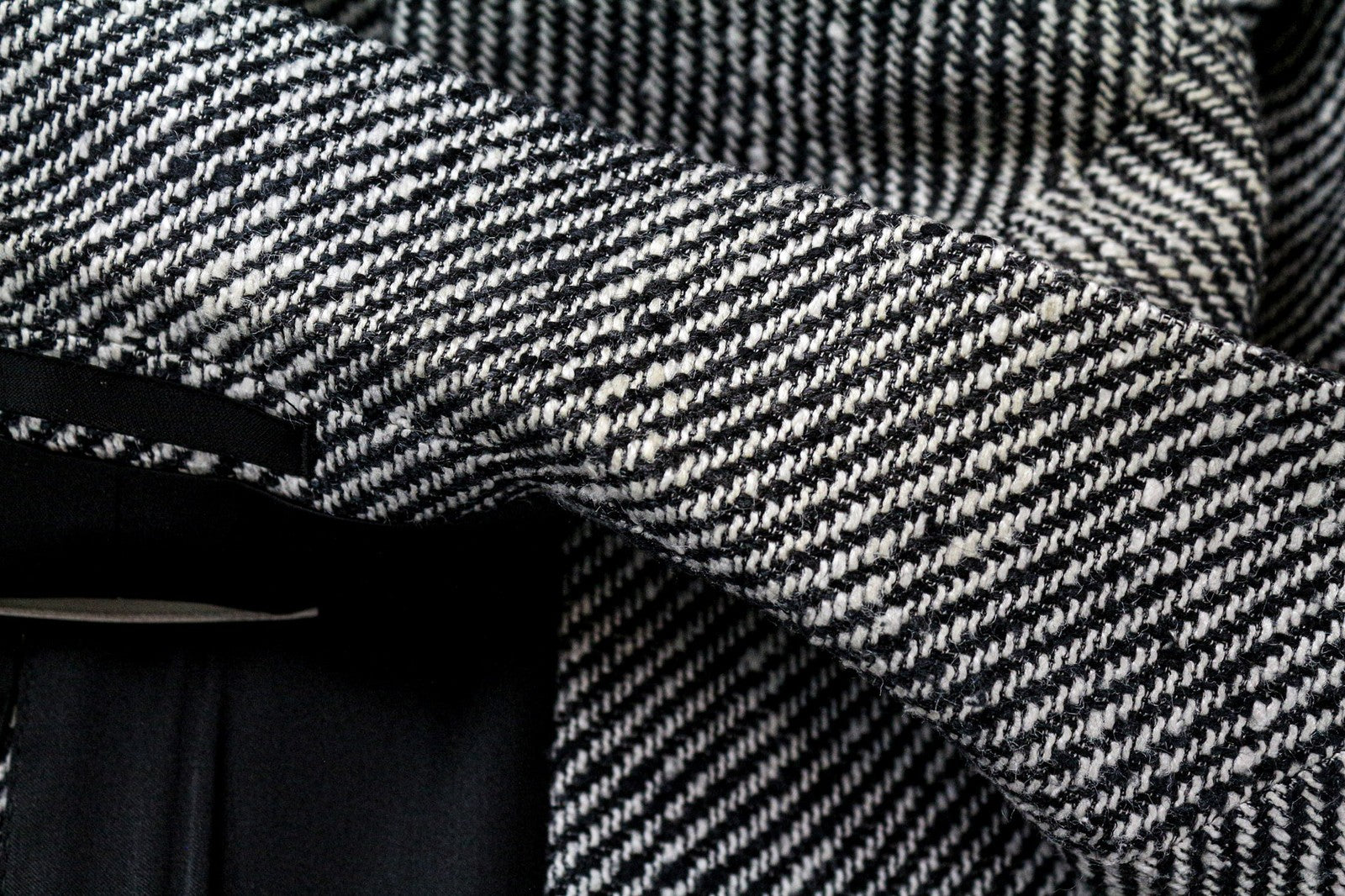 „SUITSUPPLY Olivia“ moteriškas pilkas šilkinis medvilninis švarkas su vieneiliu raštu, UK10R dydis 