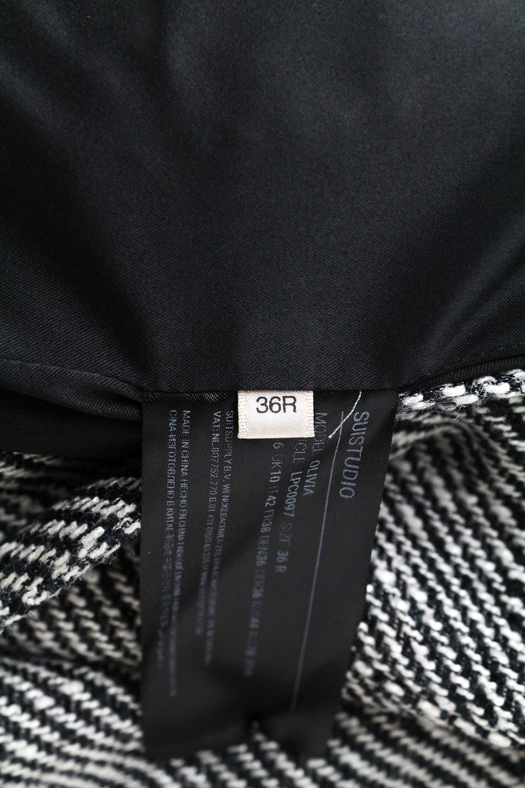 „SUITSUPPLY Olivia“ moteriškas pilkas šilkinis medvilninis švarkas su vieneiliu raštu, UK10R dydis 