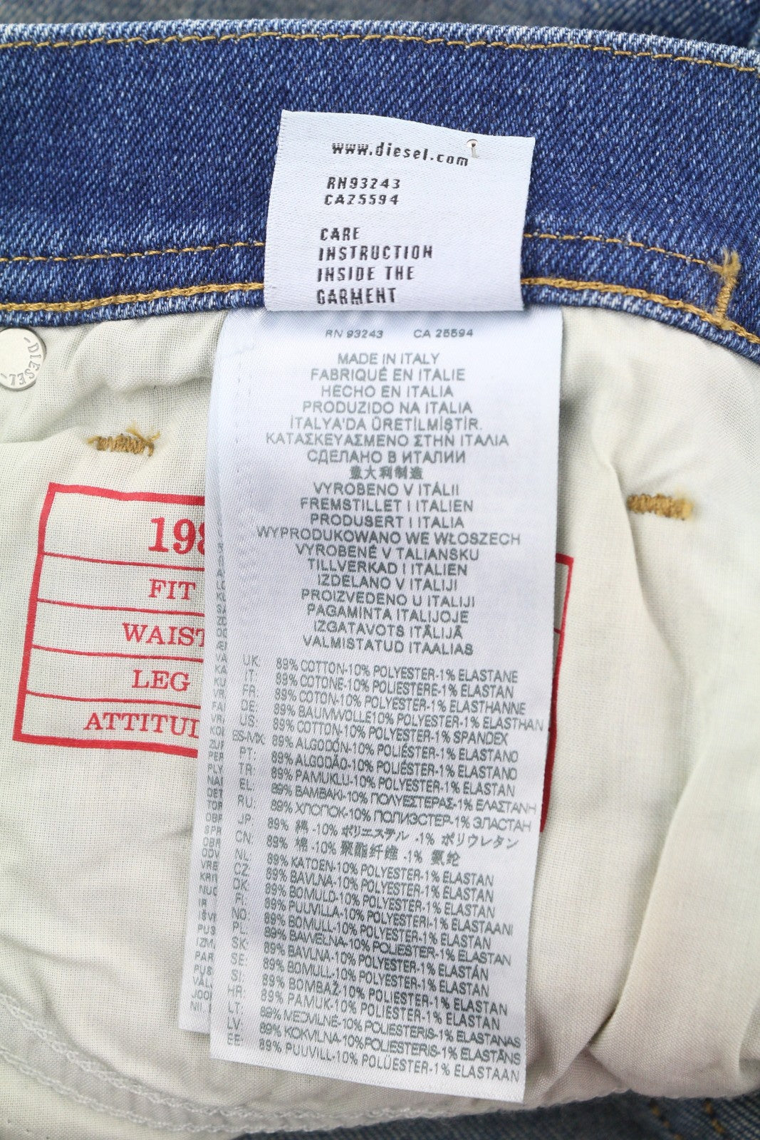 DIESEL 1983 09D82 vyriški džinsai W31/L30 mėlyni su išblukusiu užtrauktuku ir aptemptu kirpimu, aukštu juosmeniu. 