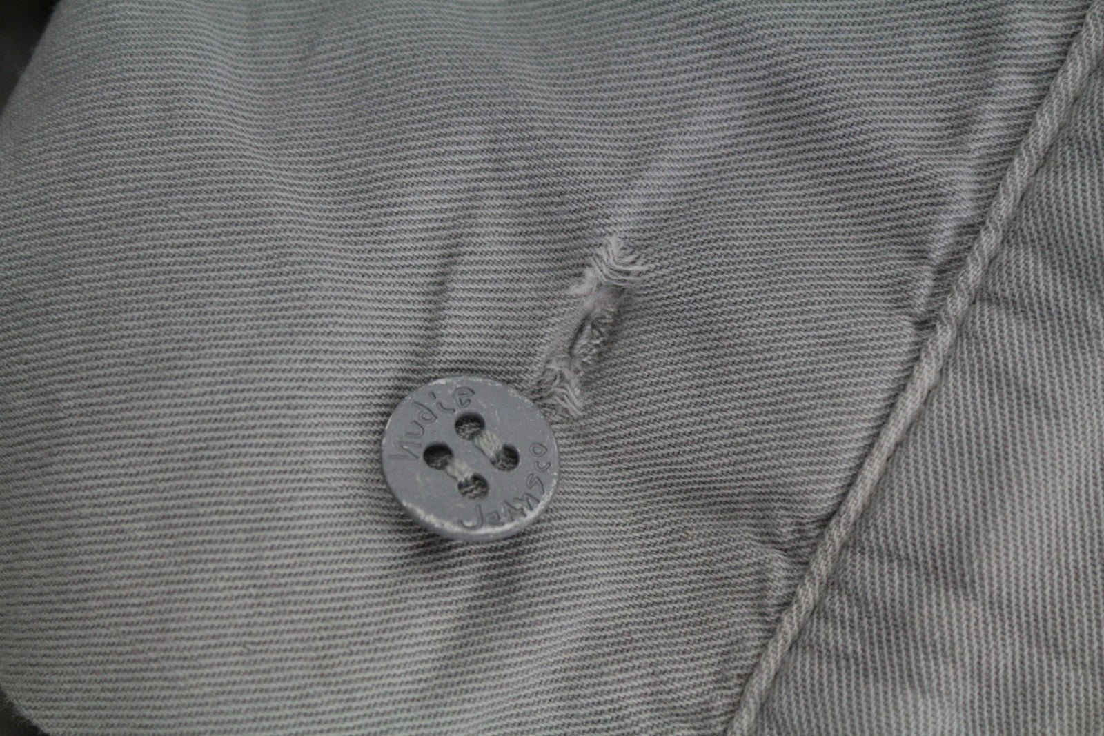 NUDIE JEANS chaki spalvos įprastos vyriškos kelnės W32/L34 Gey Moon Dust Distress Chino* 