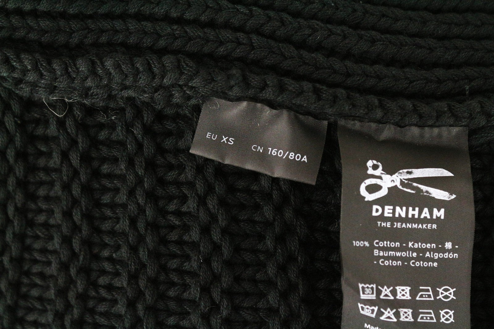 DENHAM Modu moteriškas XS dydžio juodas grynos medvilnės megztinis ilgomis rankovėmis V formos iškirpte