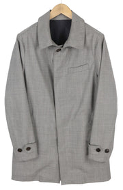 „SUITSUPPLY Rivington“ vyriškas lietpaltis, UK40R, pilkas melanžas, vandeniui atsparus, rekomenduojama mažmeninė kaina – 349 € 