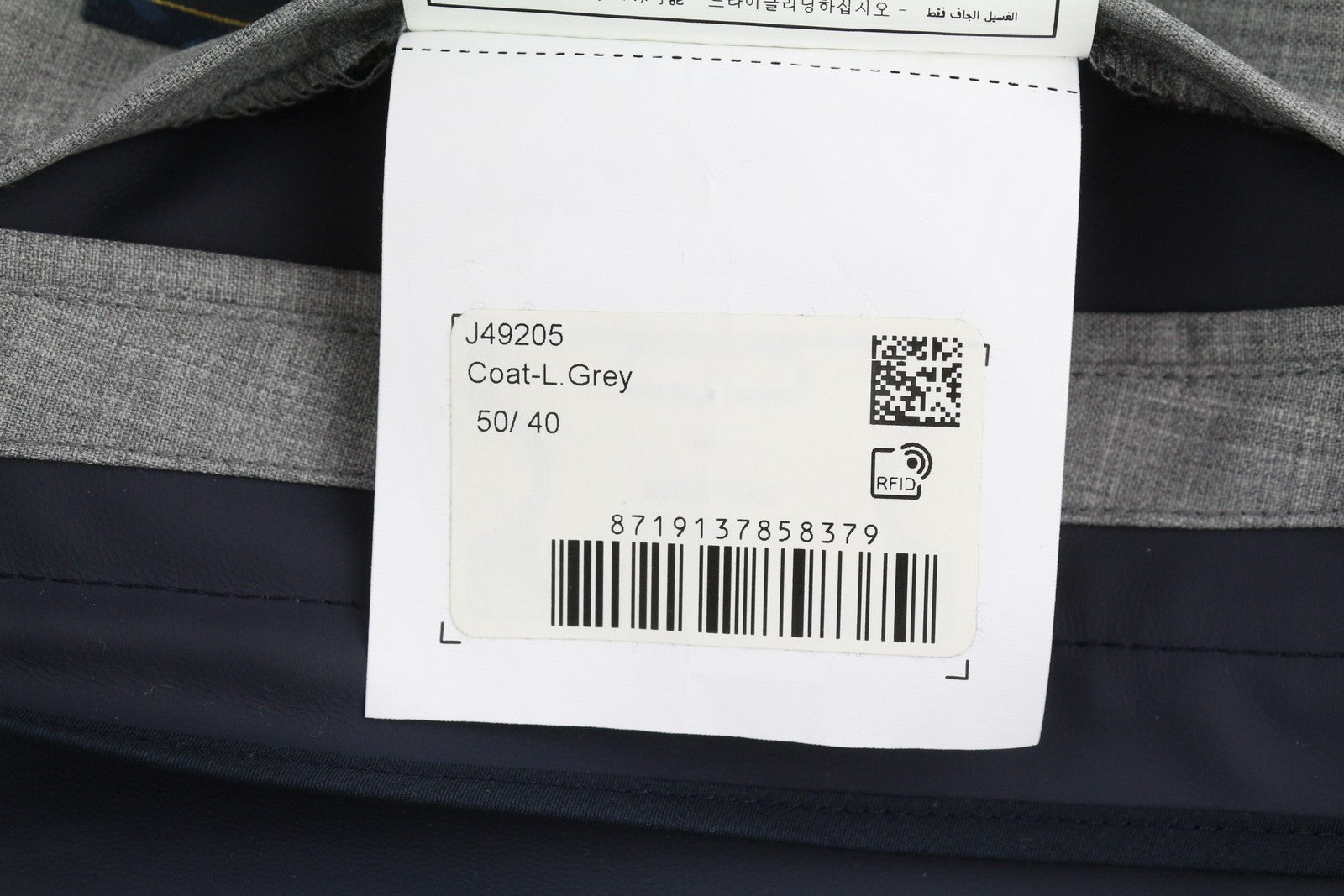 „SUITSUPPLY Rivington“ vyriškas lietpaltis, UK40R, pilkas melanžas, vandeniui atsparus, rekomenduojama mažmeninė kaina – 349 € 