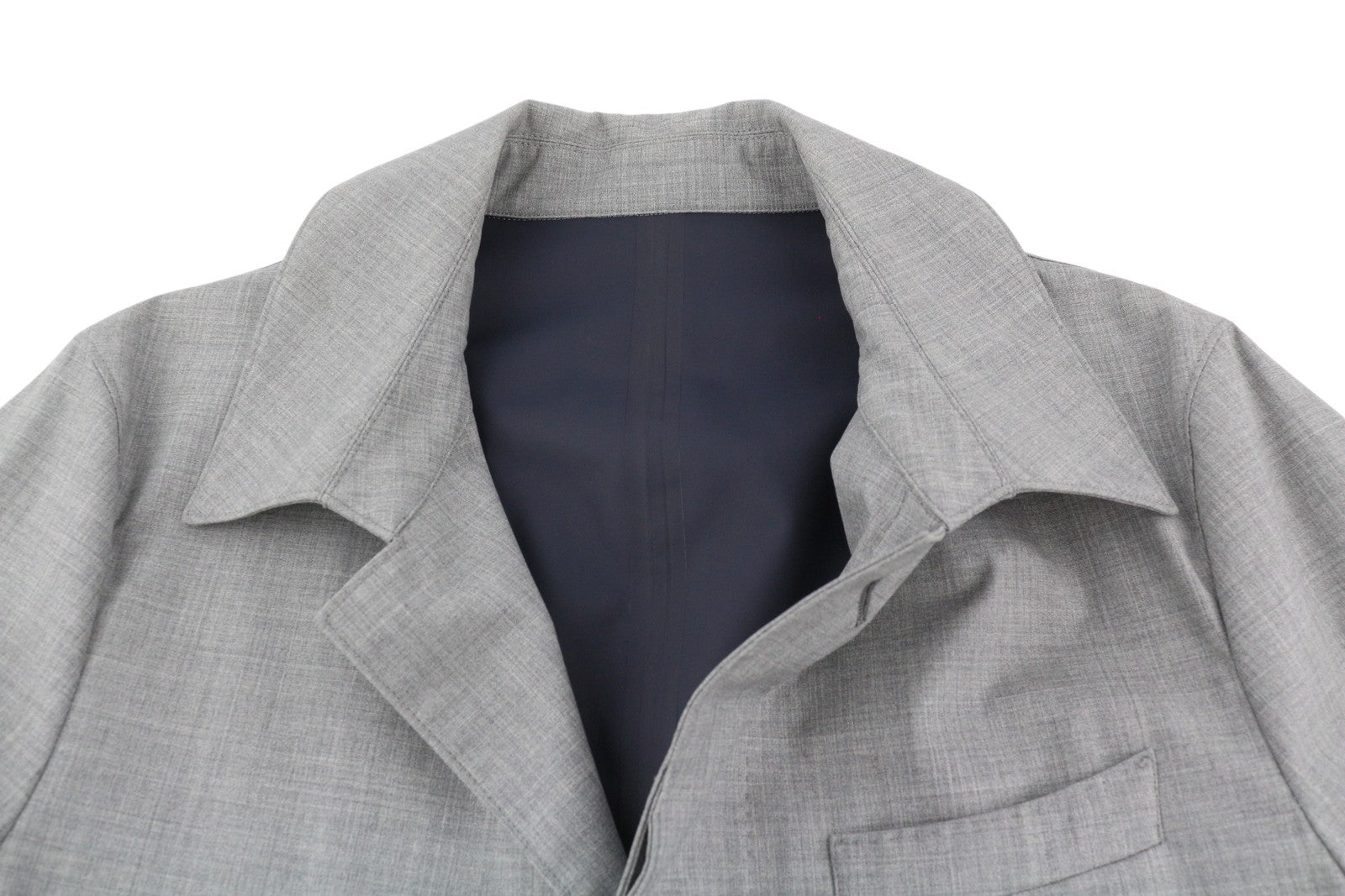 „SUITSUPPLY Rivington“ vyriškas lietpaltis, UK40R, pilkas melanžas, vandeniui atsparus, rekomenduojama mažmeninė kaina – 349 € 