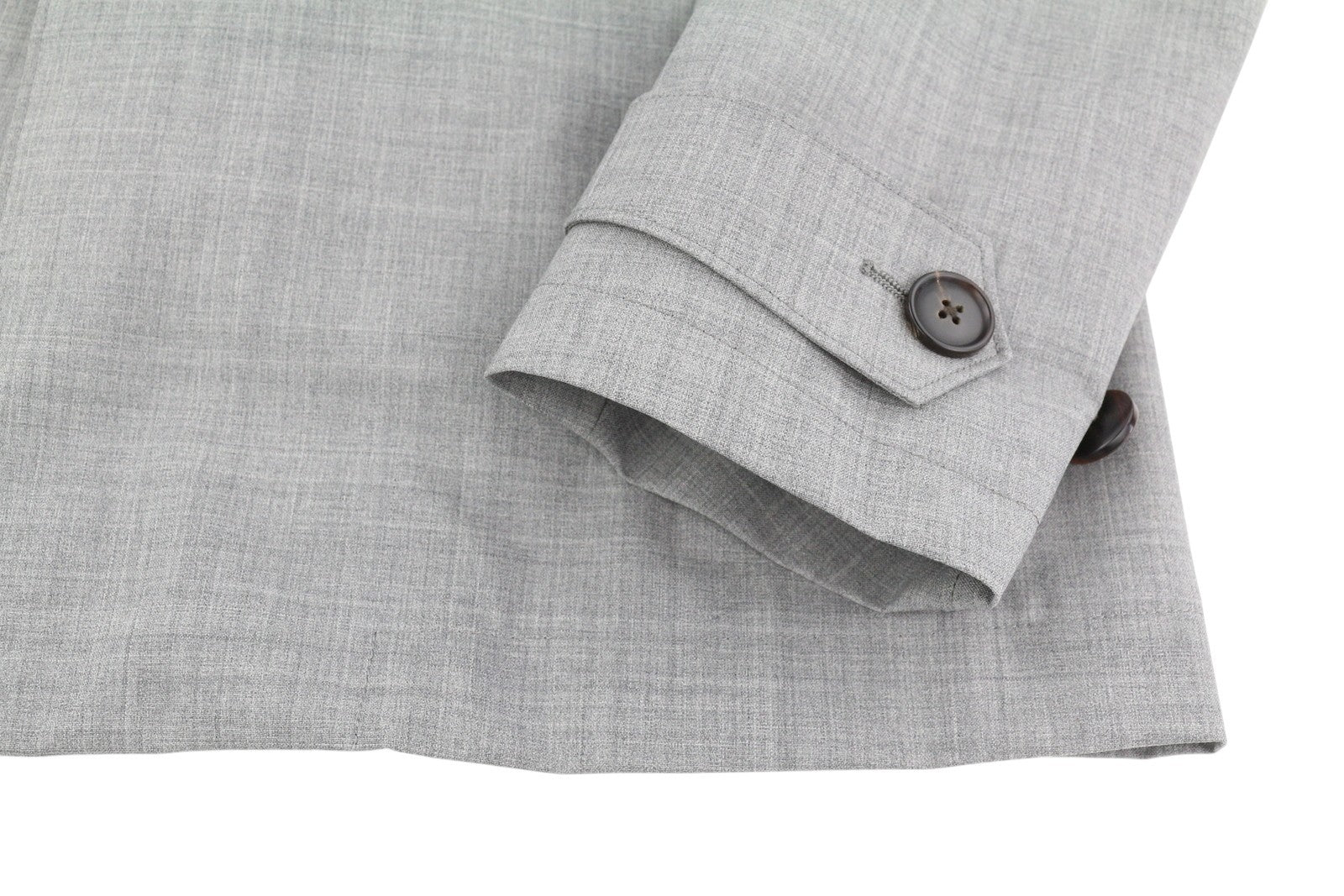 „SUITSUPPLY Rivington“ vyriškas lietpaltis, UK40R, pilkas melanžas, vandeniui atsparus, rekomenduojama mažmeninė kaina – 349 € 