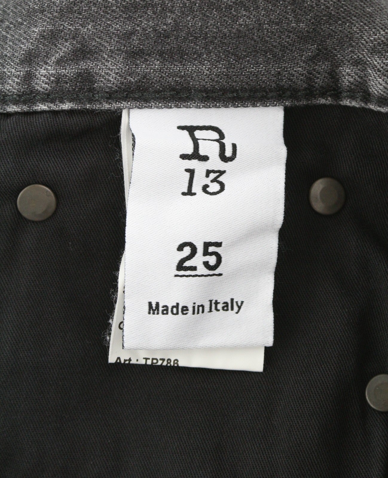 R13 Boyfriend moteriški džinsai 25 Wilson juodi išblukę, nuplauti, trumpi, SS25 