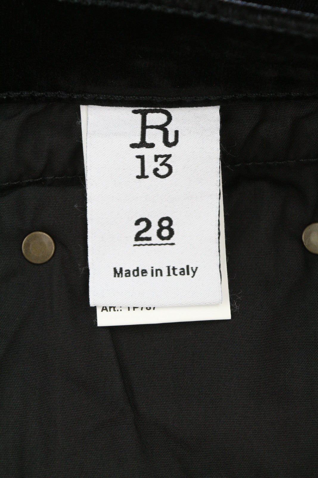 R13 berniukiški tiesūs moteriški džinsai 28 su juodu aksomu ir trumpais iki kulkšnių logotipu 